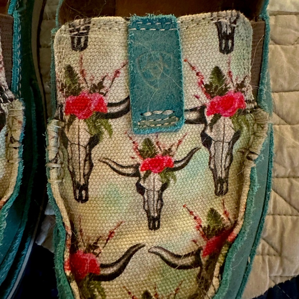 Ariat cruiser Turquoise Bull Skull size 7 1/2